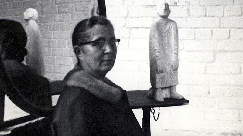 Dora Klostermann, Oberschwester der Chirurgischen Abteilung Hamburg Universitätsklinik Eppendorf. Foto im Atelier von Hanno Edelmann.